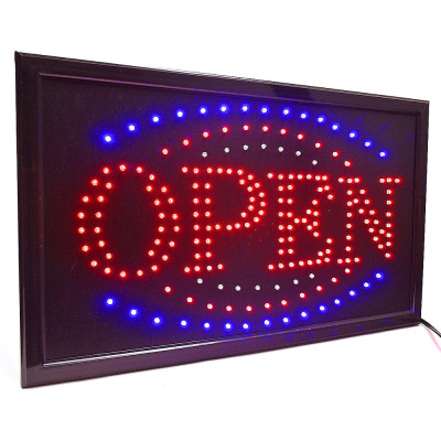 Svítící LED tabule s nápisem OPEN